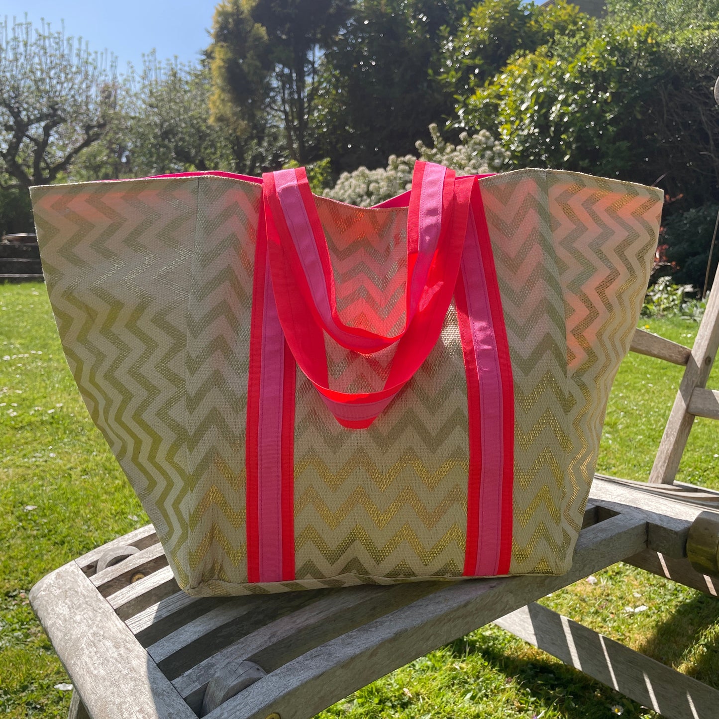ZIG ZAG WITH PINK BEACH BAG