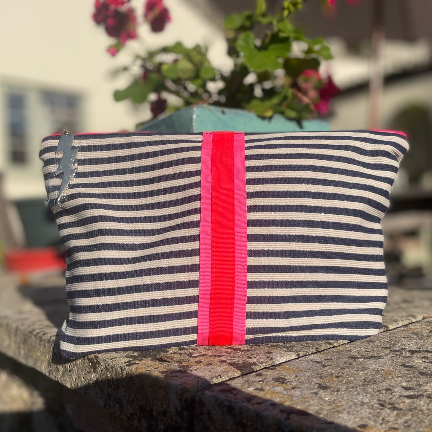 LARGE NAVY CREAM STRIPE BAG POUCH