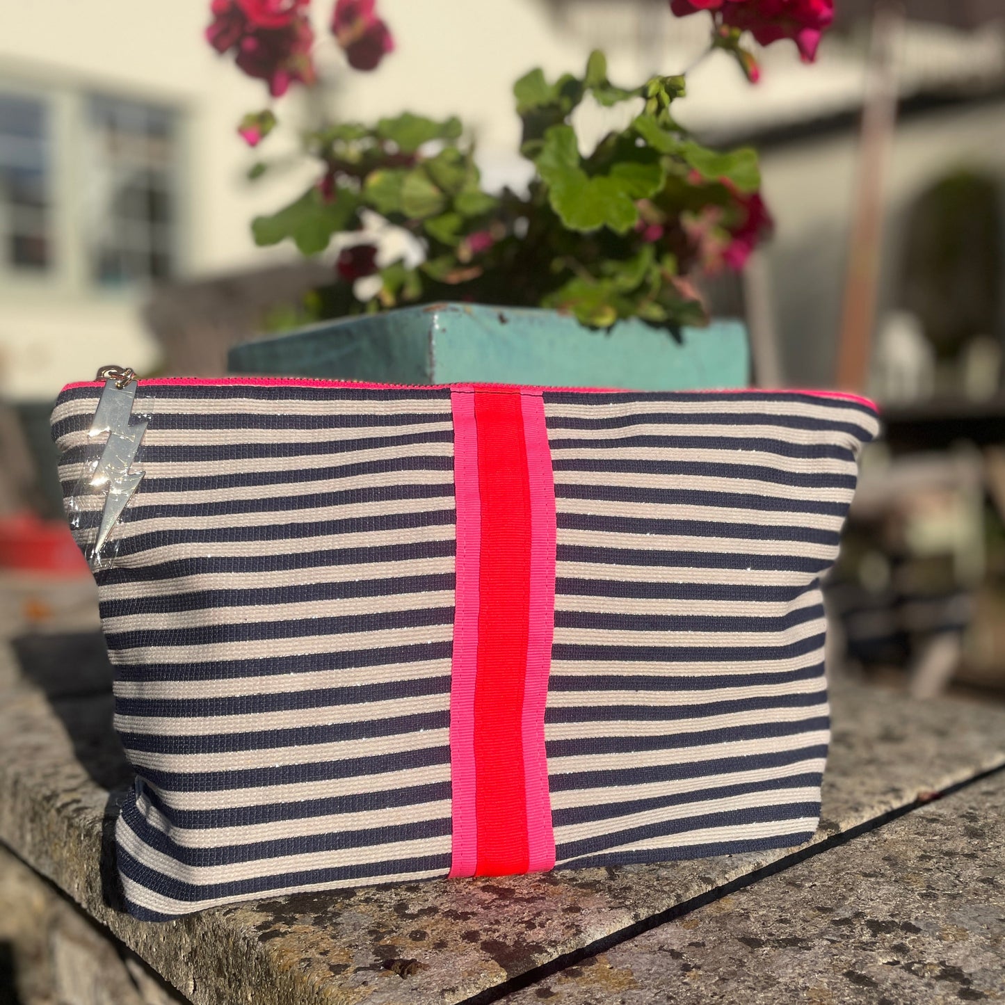 LARGE NAVY CREAM STRIPE BAG POUCH
