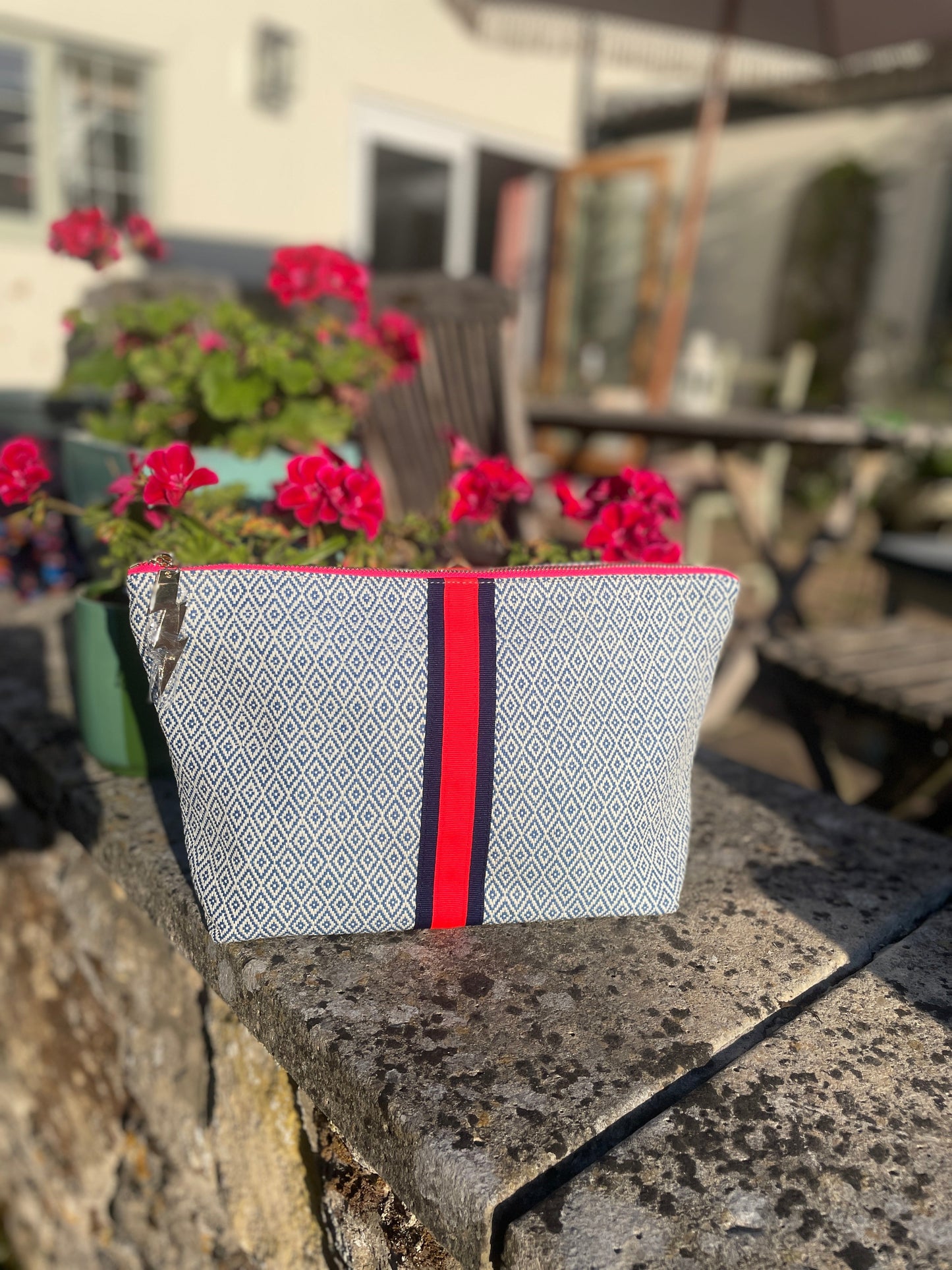 LARGE BLUE & CREAM DIAMOND BAG Cockatoo