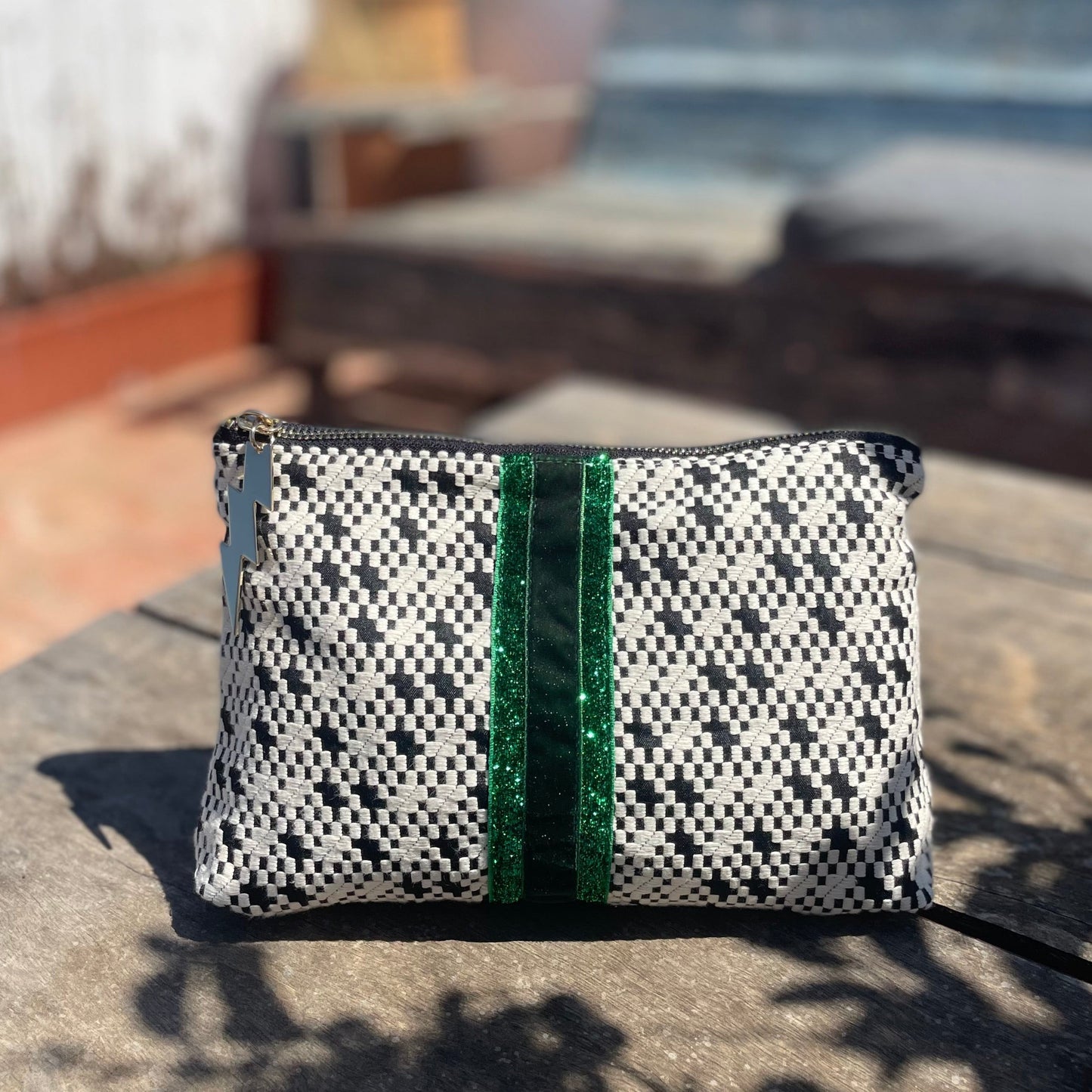 BLACK/WHITE WEAVE CLUTCH