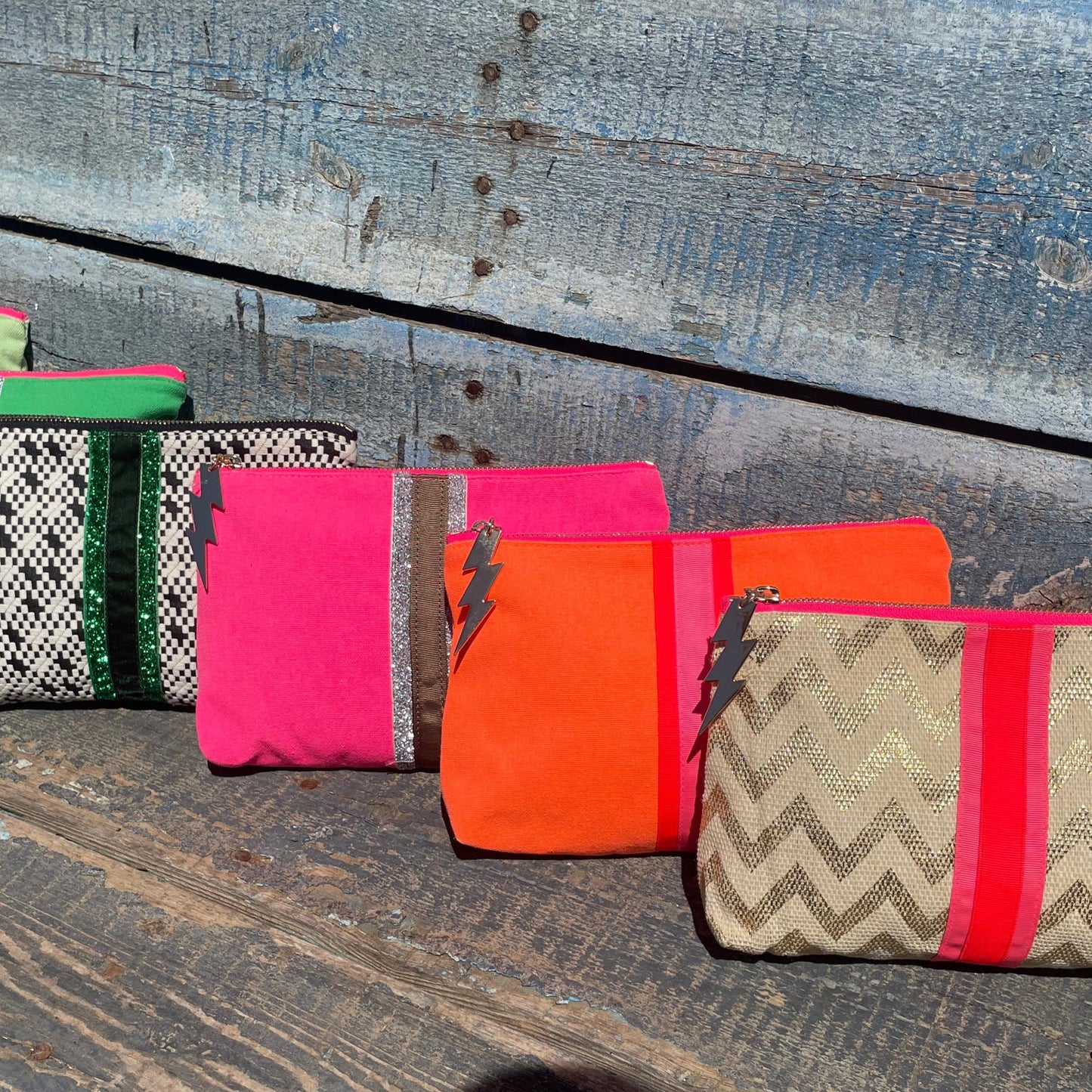BLACK/WHITE WEAVE CLUTCH