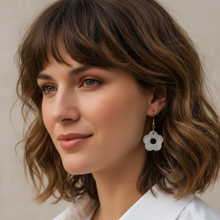 SMALL NATURAL FLOWER EARRINGS Cockatoo