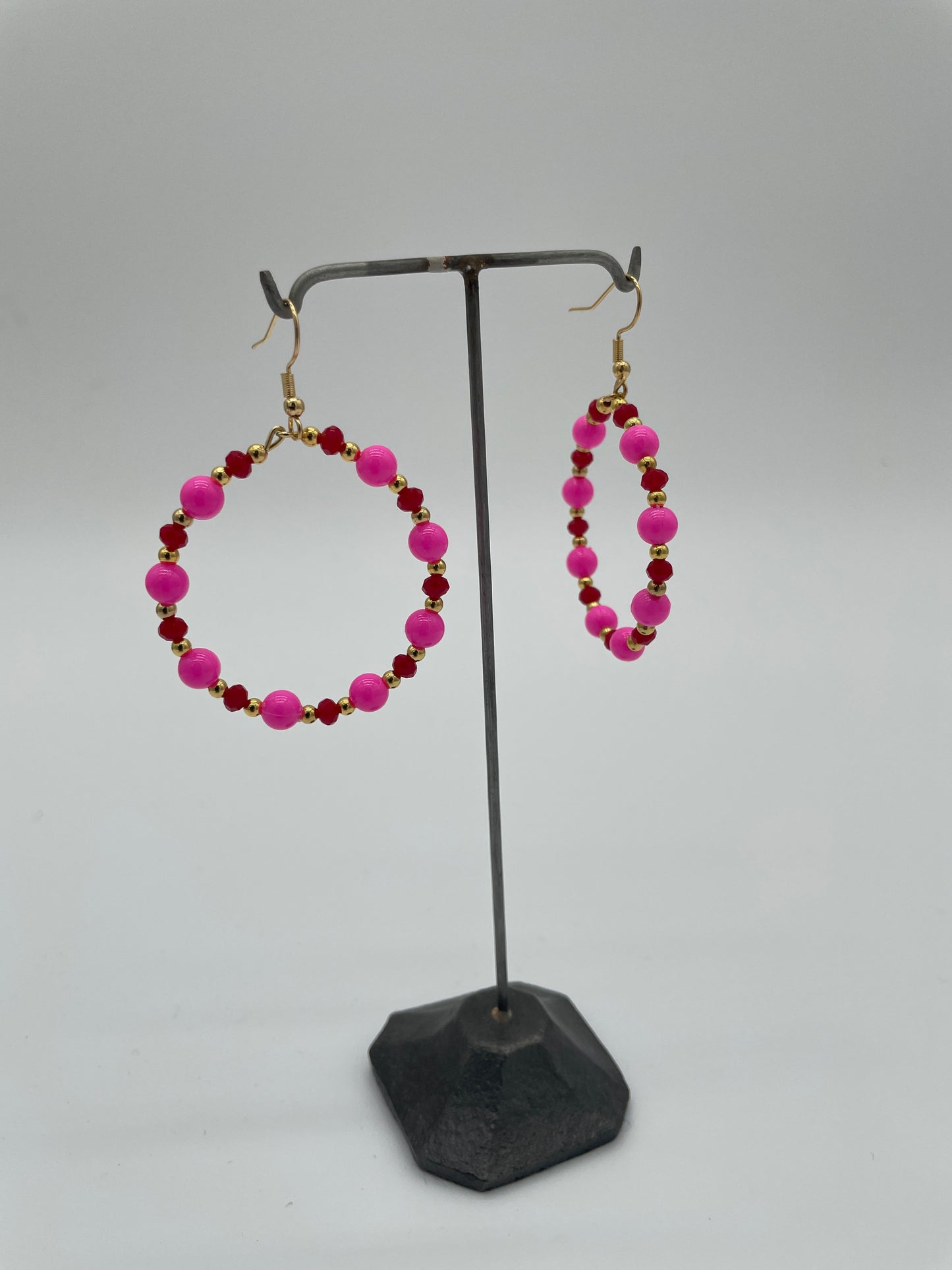BEADED CIRQUE HOOPS - PINK/BURGUNDY