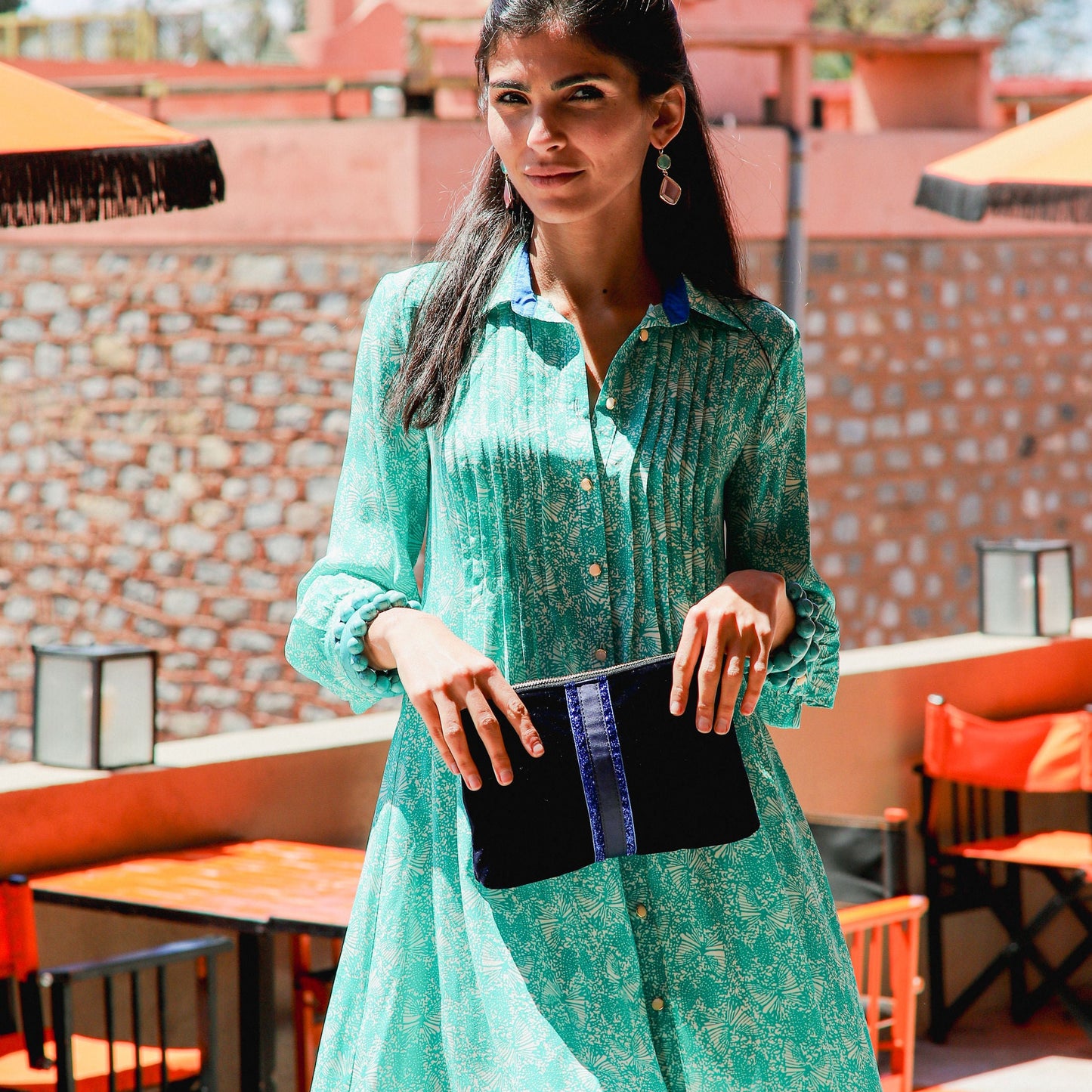 NAVY VELVET CLUTCH BAG